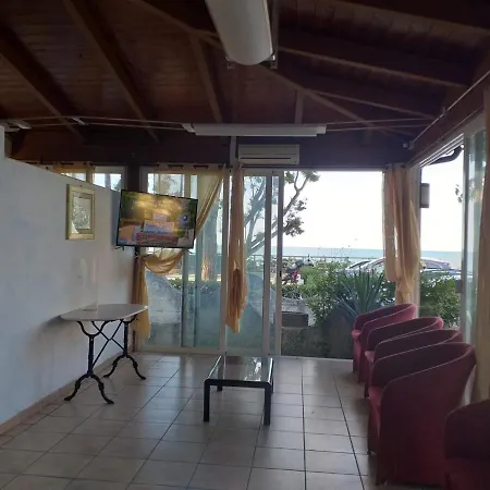 Quadruple 5 Minutes From The Sea Panzió