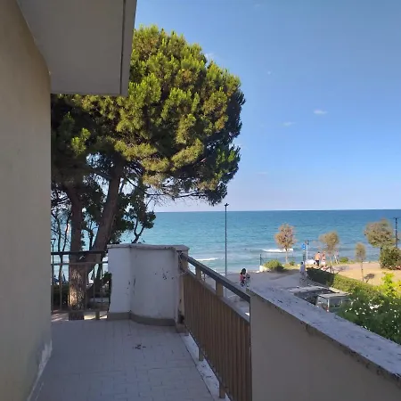 Quadruple 5 Minutes From The Sea فندق مبيت وإفطار 3*