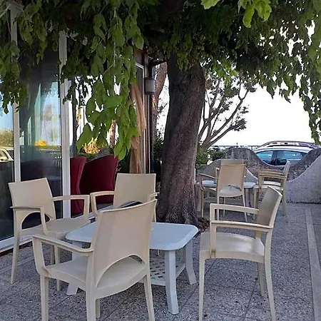 فندق مبيت وإفطار Quadruple 5 Minutes From The Sea 3*