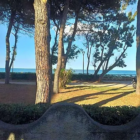 Quadruple 5 Minutes From The Sea فندق مبيت وإفطار 3*