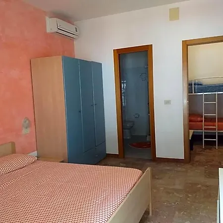 Quadruple 5 Minutes From The Sea فندق مبيت وإفطار 3*